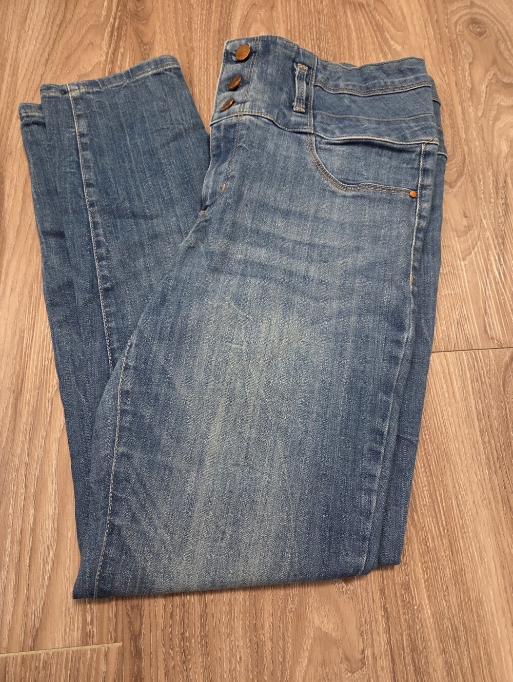 refuge High-Rise Skinny Jeans in Medium Blue
